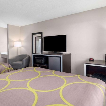 Super 8 By Wyndham Pratt Otel Dış mekan fotoğraf