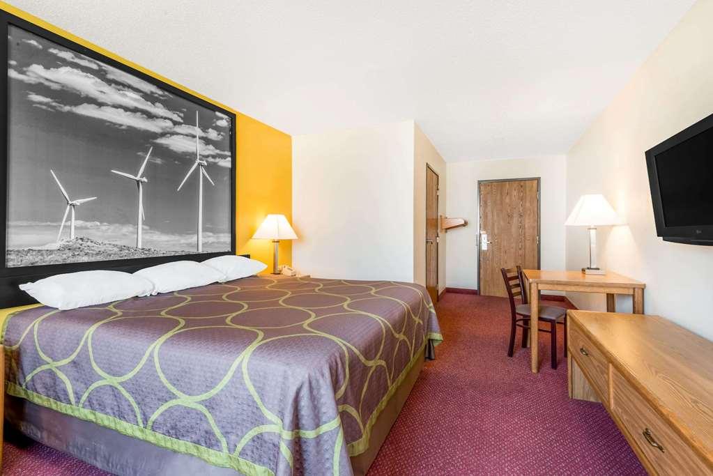 Super 8 By Wyndham Pratt Otel Oda fotoğraf