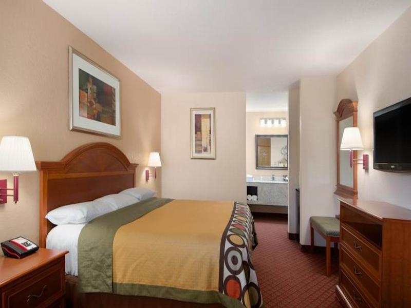 Super 8 By Wyndham Pratt Otel Dış mekan fotoğraf