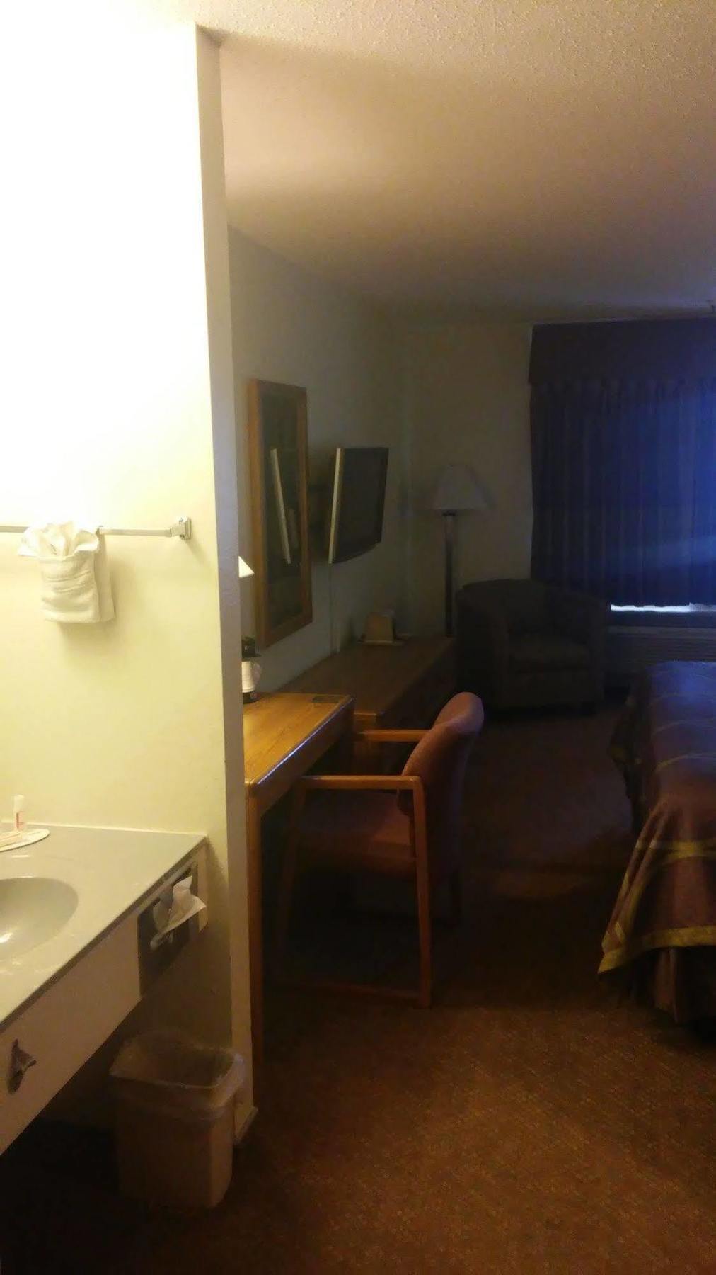 Super 8 By Wyndham Pratt Otel Dış mekan fotoğraf